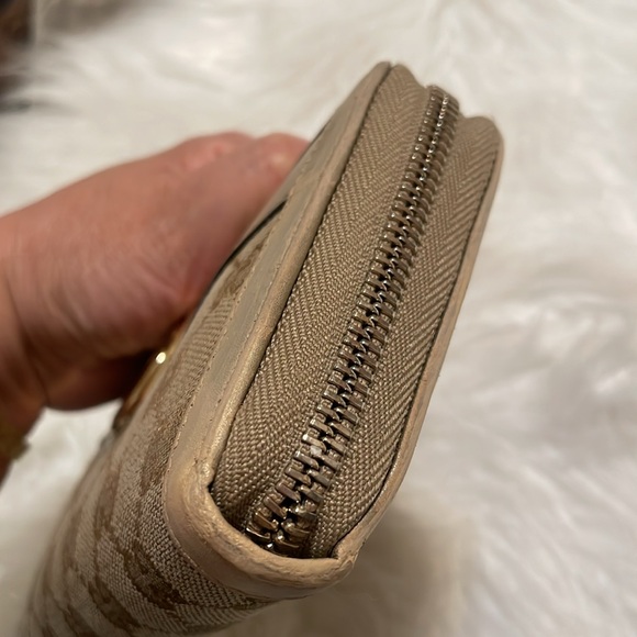 Gucci Zippy Wallet - Picture 4 of 10